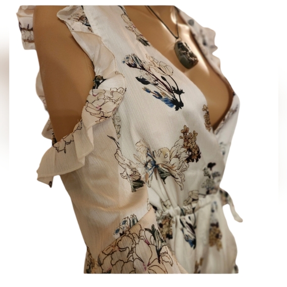 🌸Misguided flowy flower print cold shoulder dress  size 6🌸never worn - Picture 4 of 7